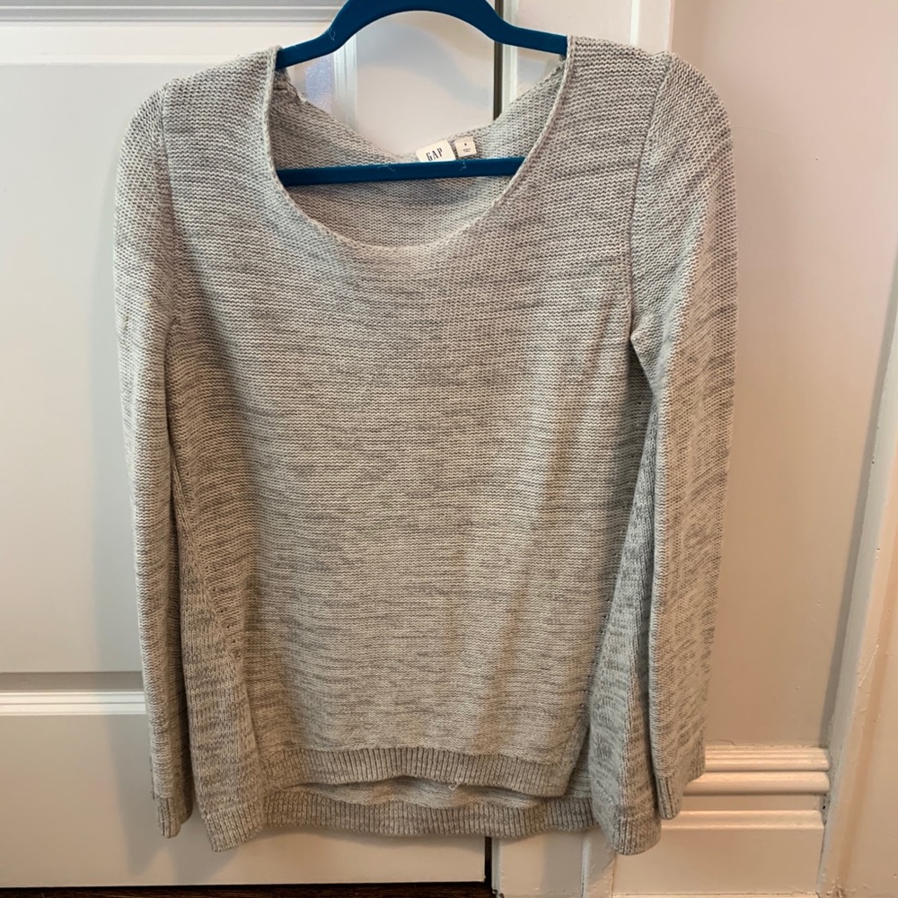 GAP sweater small